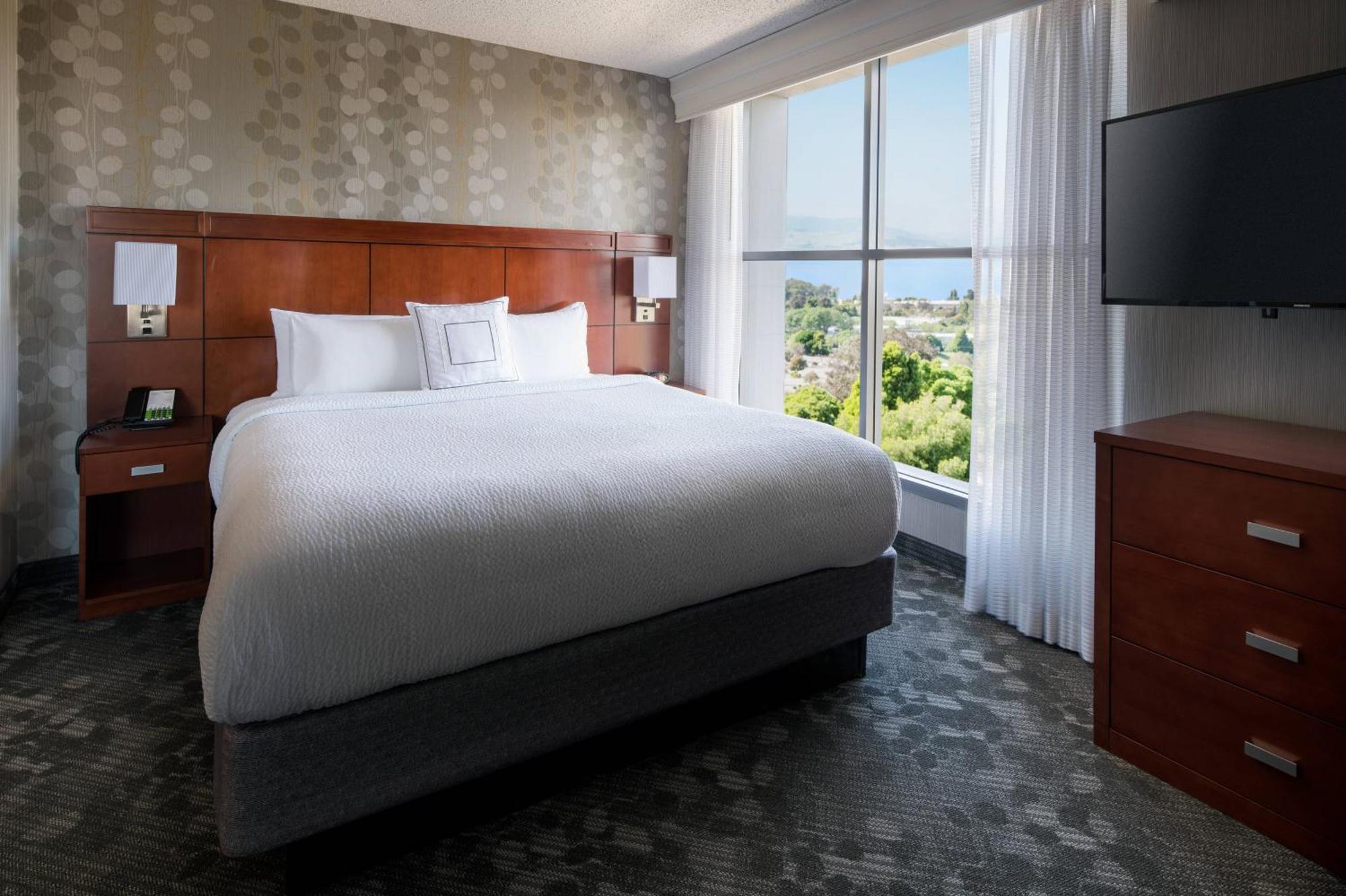 Отель Courtyard By Marriott Richmond Berkeley Экстерьер фото