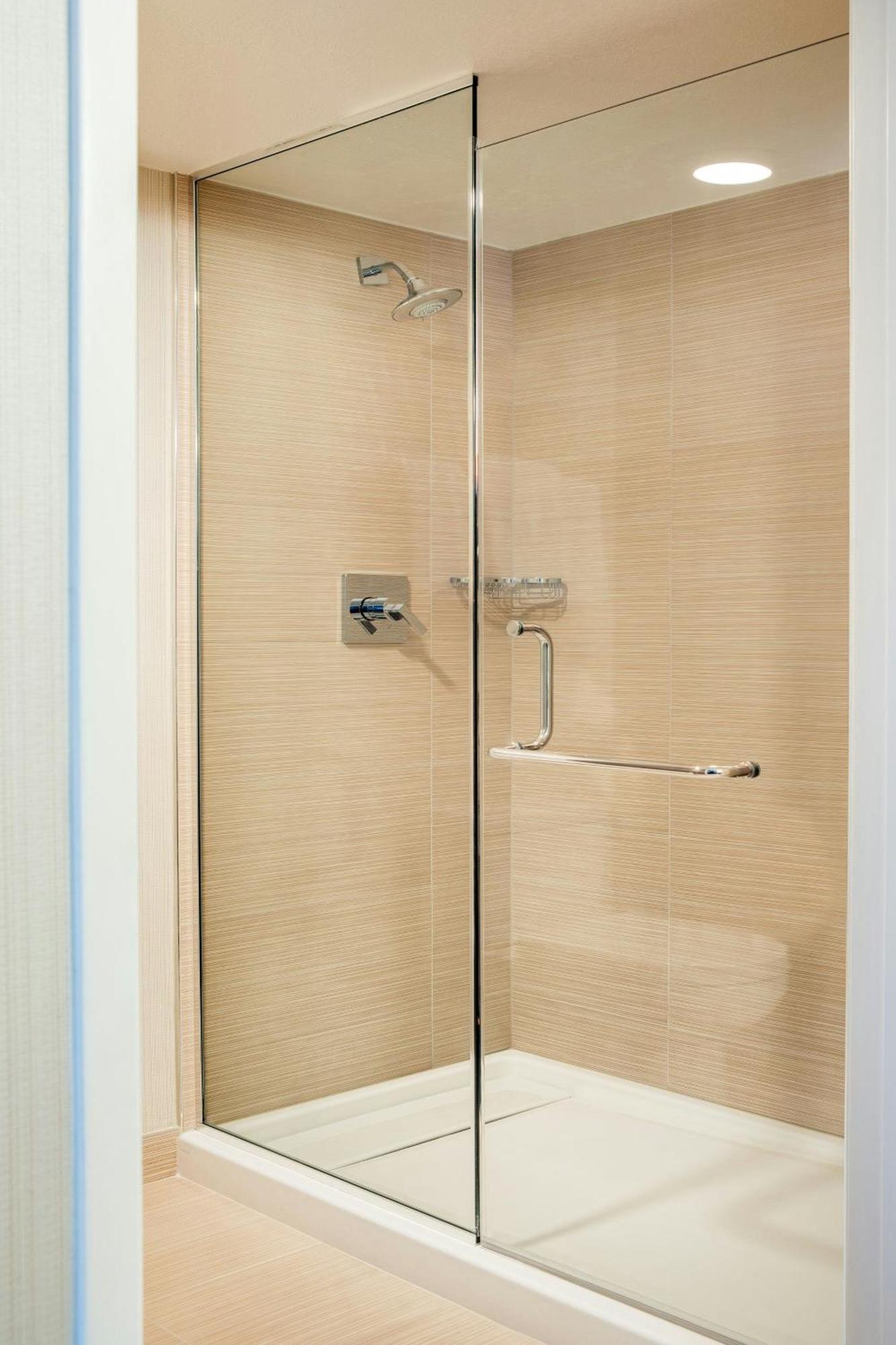 Отель Courtyard By Marriott Richmond Berkeley Экстерьер фото