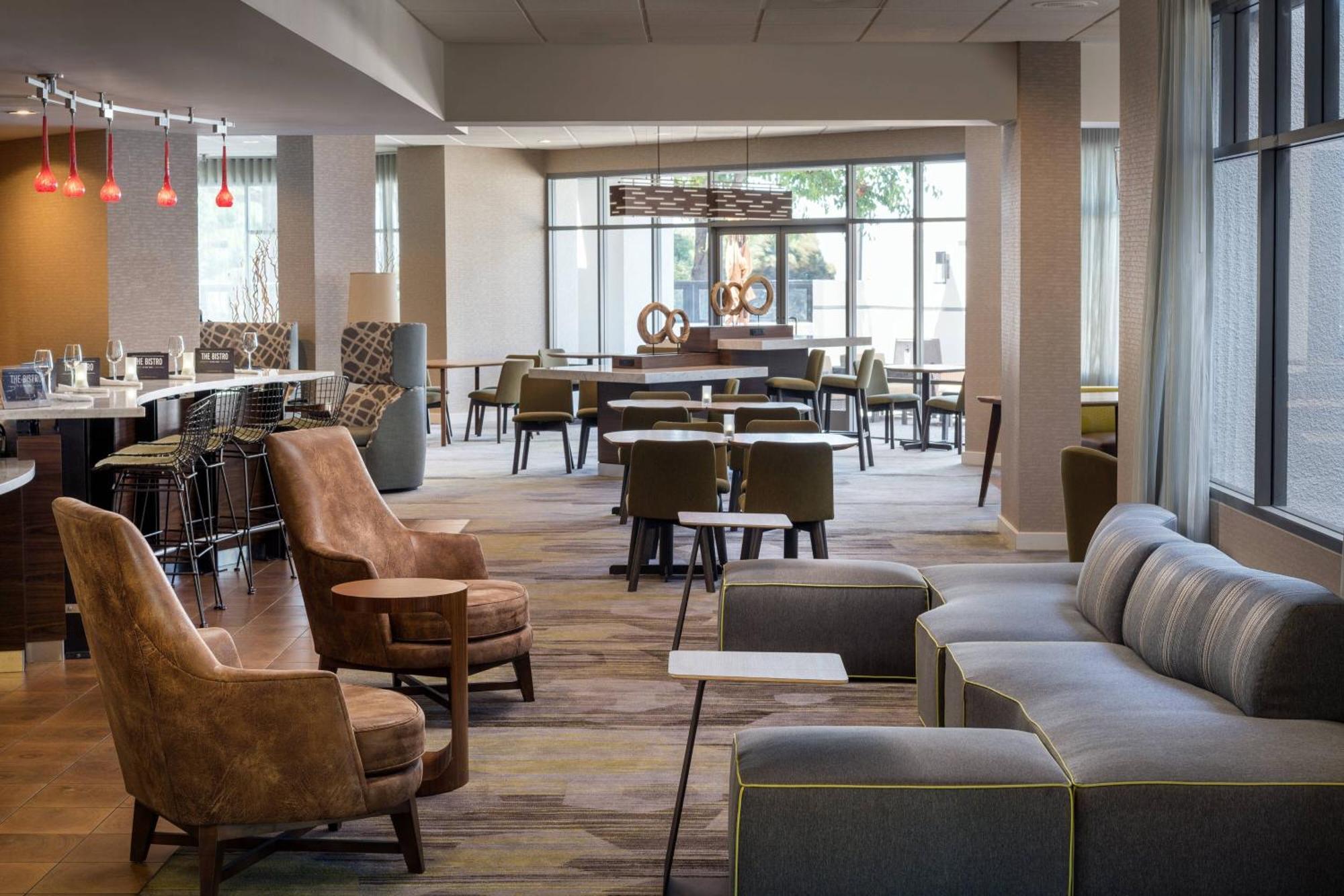 Отель Courtyard By Marriott Richmond Berkeley Экстерьер фото