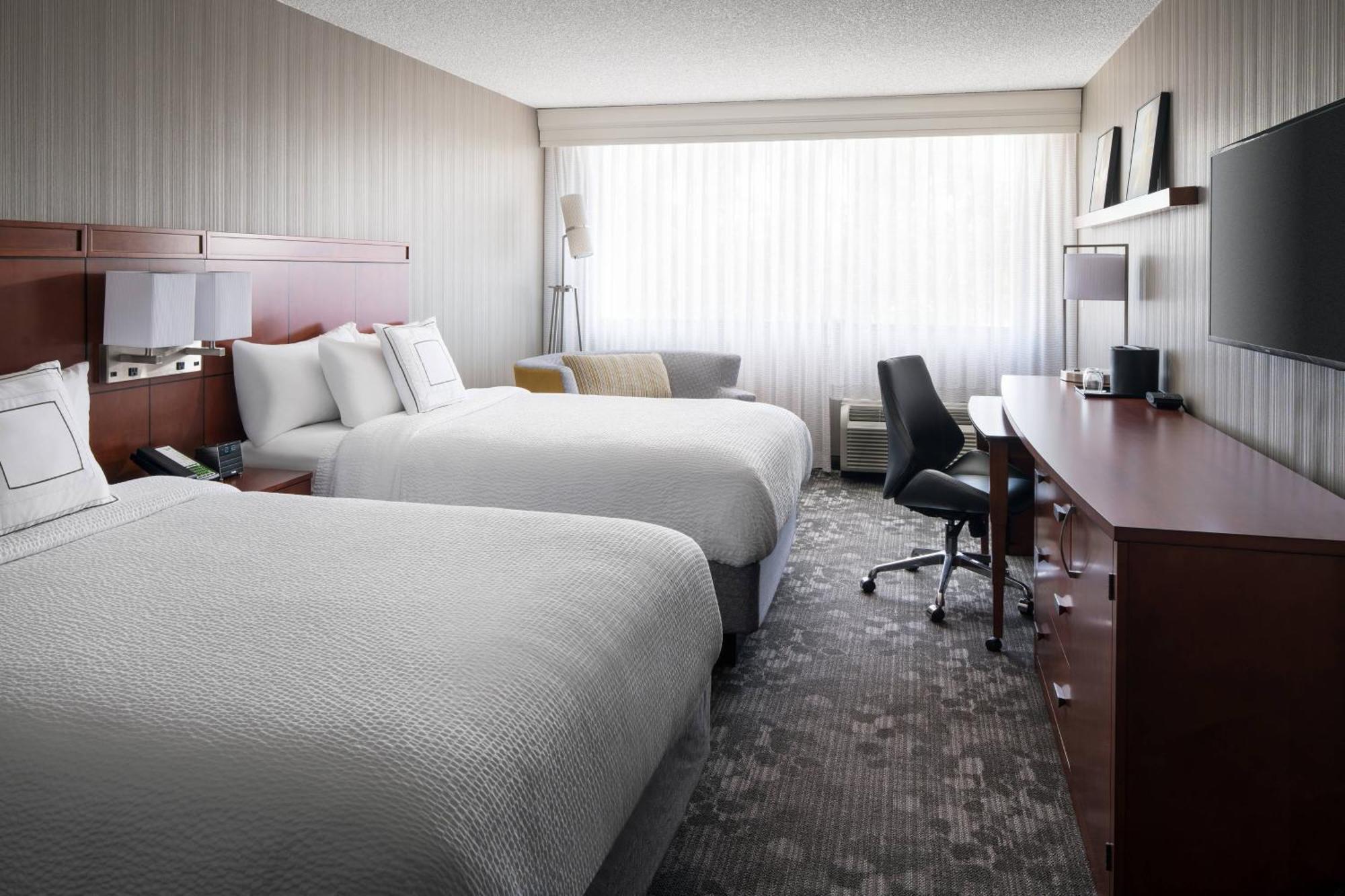 Отель Courtyard By Marriott Richmond Berkeley Экстерьер фото