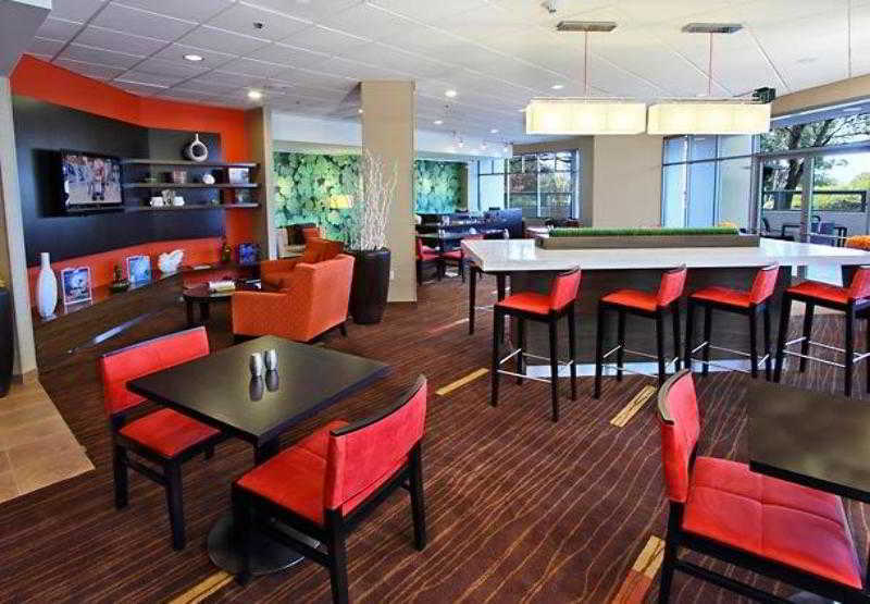 Отель Courtyard By Marriott Richmond Berkeley Экстерьер фото