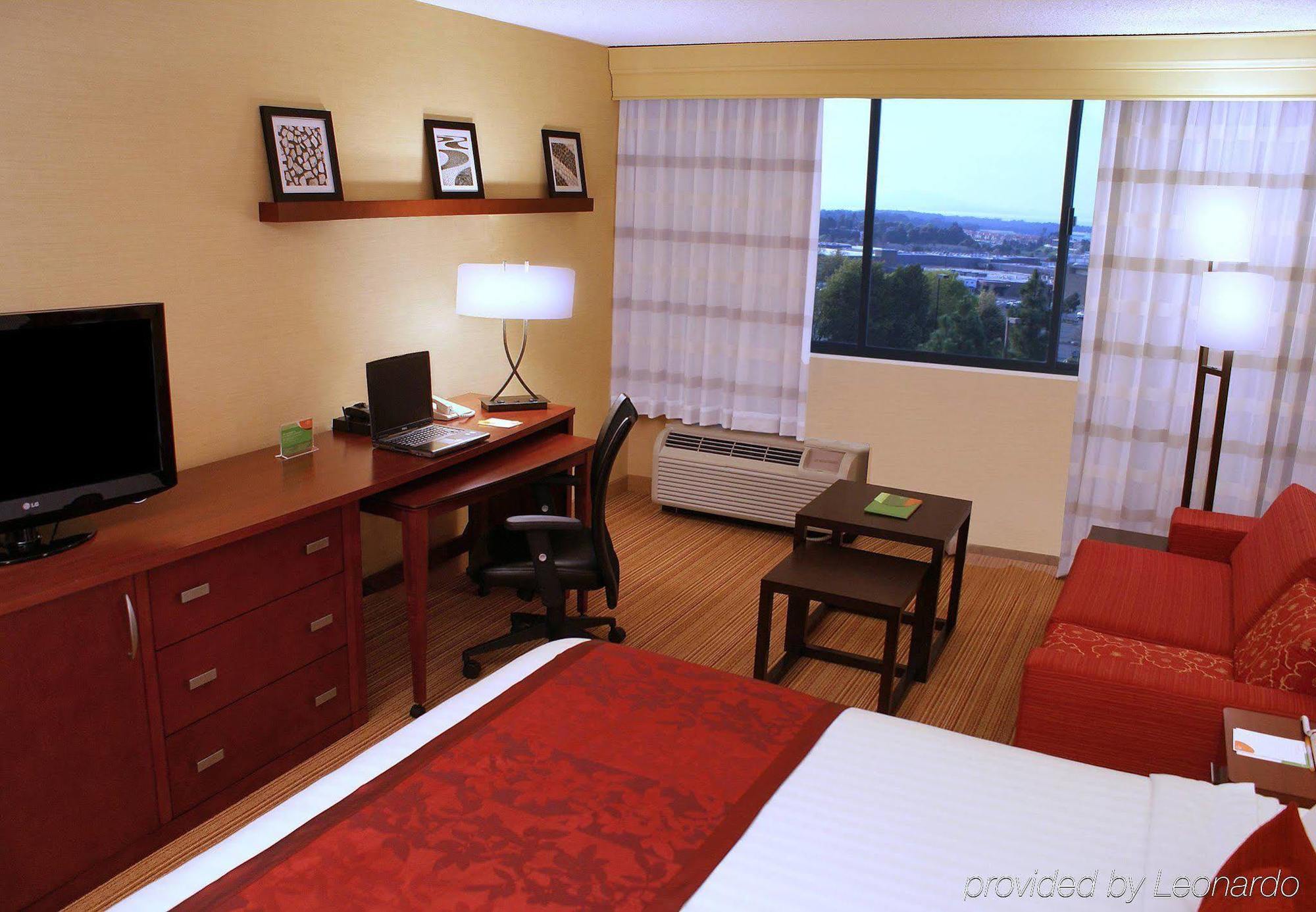 Отель Courtyard By Marriott Richmond Berkeley Экстерьер фото