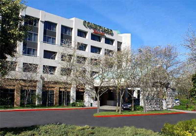Отель Courtyard By Marriott Richmond Berkeley Экстерьер фото